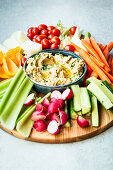 Charcuterie - Gemüsesticks mit Hummus