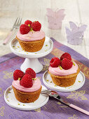 Raspberry oat crunch cupcakes
