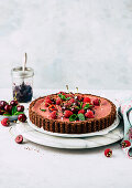 Cherry cheesecake with raspberries and mint