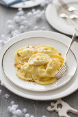 Ravioloni mit Birnen, Walnüssen und Gorgonzola