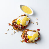 Eggs Benedict mit Mangold und Sauce Hollandaise
