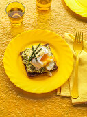 Poached egg with avocado cream on wholemeal bread