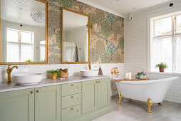 Classic bathroom with freestanding bathtub and wallpaper