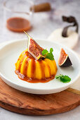 Pumpkin panna cotta with figs and caramel sauce