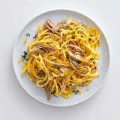 Spaghetti Carbonara mit Artischocken und Bottarga