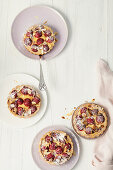Tartelettes with raspberries and almond custard