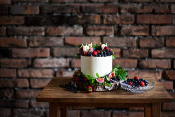 Fig tart with fresh figs, cream and berries