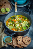 Hühnchen-Gemüse-Curry mit Limetten