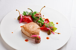 Tuna with red and green peppers