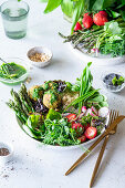 Salad Bowl mit Bärlauch-Falafel