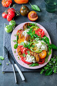 Gegrillter Pfirsich-Tomaten-Salat mit Burrata