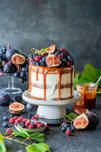 Cake with caramel and autumn fruit