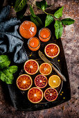 Orangen, Blutorangen und frisch gepresster Saft