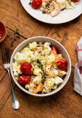 Blumenkohl-Risotto mit Garnelen und Tomaten