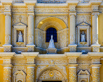 Fassade der Kirche La Merced in Antigua, Guatemala, Mittelamerika