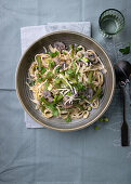 Ribbon noodles with green beans and vegan mushroom cream