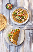Vegetarische Tacos mit geröstetem Blumenkohl und Avocado-Salat
