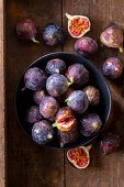 Fresh figs in a bowl and on a wooden base