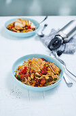 Wholemeal spaghetti with chicken, tomatoes and courgettes