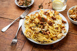 Cremige Blumenkohl-Walnuss-Spaghetti
