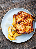 French toast with baked apples