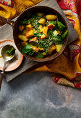 Spinat-, Kartoffel- und Paneer-Curry