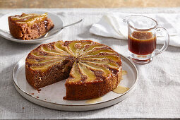 Umgedrehter Birnenkuchen mit Schwarzbier