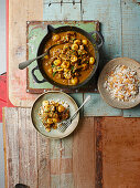 Rindfleisch-Kartoffel-Curry mit Bananen, dazu Cashewreis