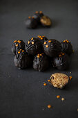 Peanut butter pralines with dark chocolate