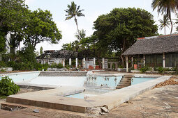 Ehemaliger Hotelpool, Verlassenes Hotel am Diani Beach, Kenia, Ostafrika