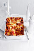 Lasagne mit Fleischbällchen und geschmolzenem Käse