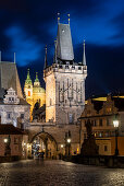 Blick von der Karlsbrücke zum Brückenturm, Prag, Tschechien
