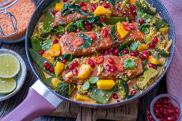 Curry with salmon and mango