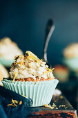 Cupcake with pistachio mascarpone frosting