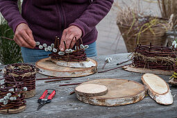 Weave planters from willow and wooden discs yourself