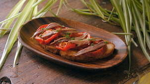 Toast with roasted tomatoes and anchovies - Step by step