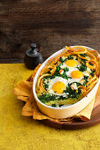 Macaroni casserole with spinach and egg