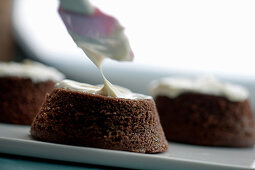 Small chocolate cakes with dark beer, orange and almond icing