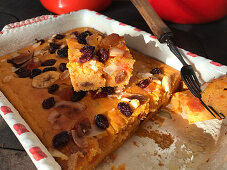 Kürbiskuchen mit Ttrockenfrüchten