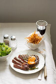 Steak frites - Steak gepaart mit Pommes Frites