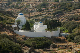 Typisches Kloster am Hang, bei Kastro, Insel Sifnos, Kykladen, Ägäis, Griechenland
