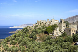 Blick auf die Ruinen von Vathia, Halbinsel Mani, Peloponnes, Griechenland