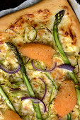 Asparagus pizza with roe