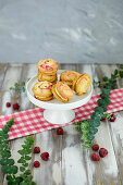 Filled raspberry-vanilla biscuits