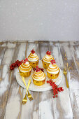Johannisbeer-Baiser-Cupcakes