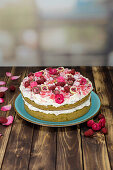 Pistachio raspberry cake
