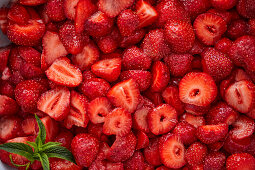 Small sliced strawberries for jam (full picture)