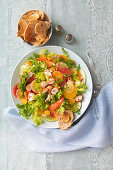 Zitrusfrüchtesalat mit Langusten und Brotchips