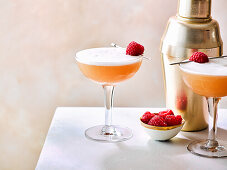 French Martini (auf Wodka-Basis) mit Himbeeren