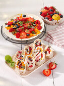 Sweet wraps with summer fruits